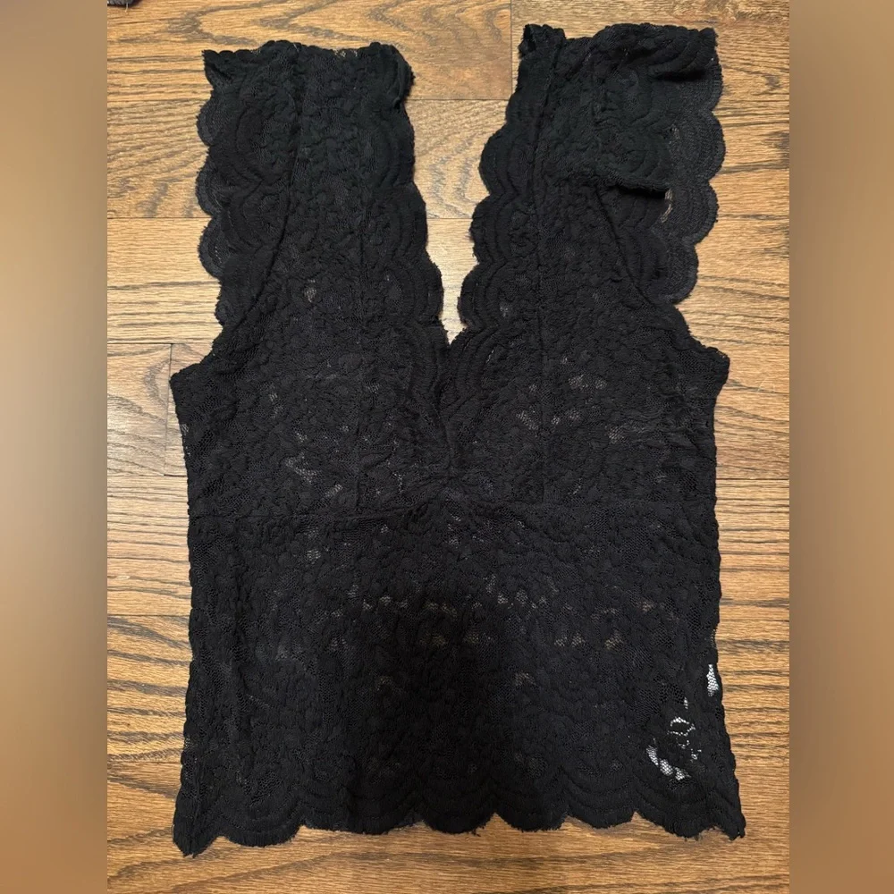 Zara Black Lace Deep V Tank + American Eagle Smocked Polka Dot Top Bundle Size S